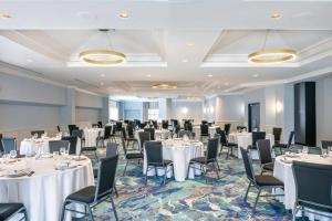 holiday inn laval montreal