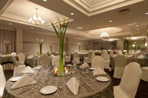 holiday inn laval montreal