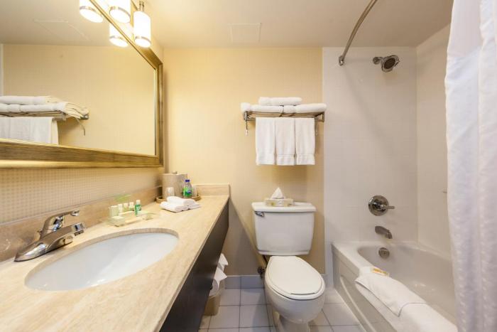 holiday inn laval montreal