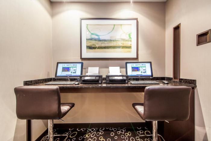 holiday inn laval montreal