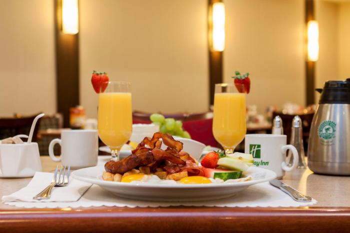 holiday inn laval montreal