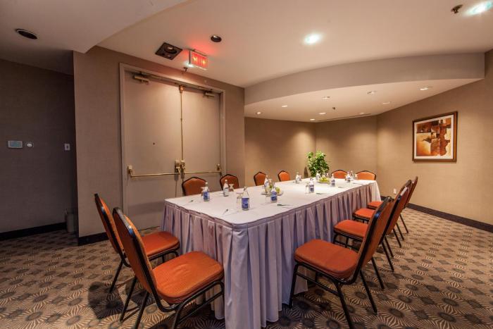 holiday inn laval montreal