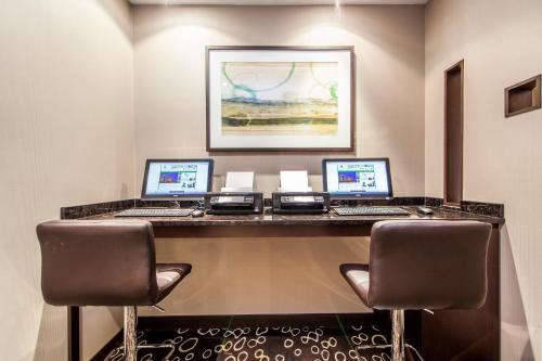 holiday inn laval montreal
