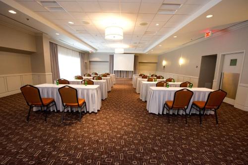 holiday inn laval montreal