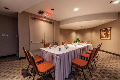 holiday inn laval montreal