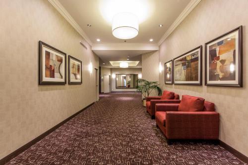 holiday inn laval montreal