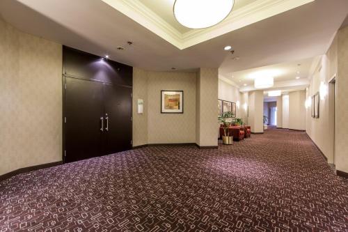 holiday inn laval montreal