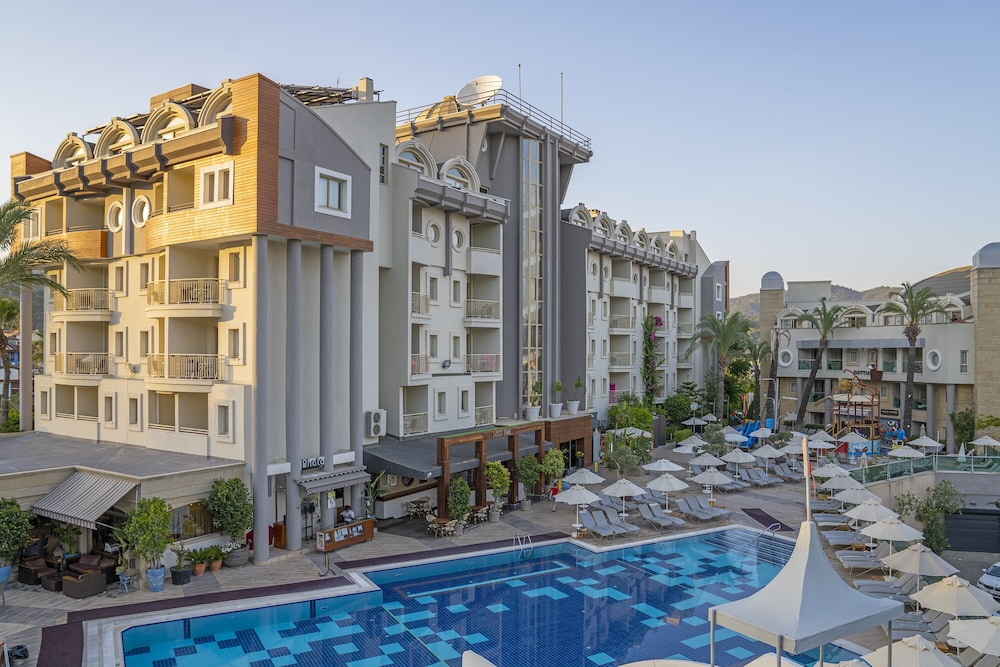 grand cettia hotel