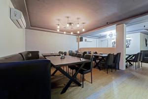 super townhouse fantasea hotels near omr