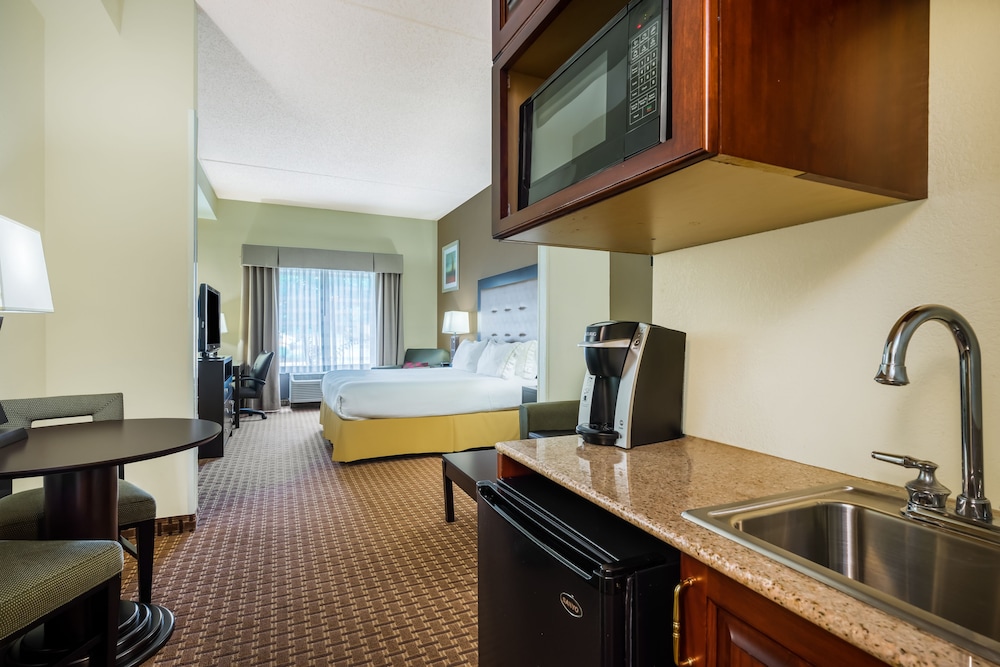 holiday inn express north east by ihg
