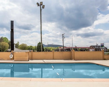 americas best value inn pilot mountain