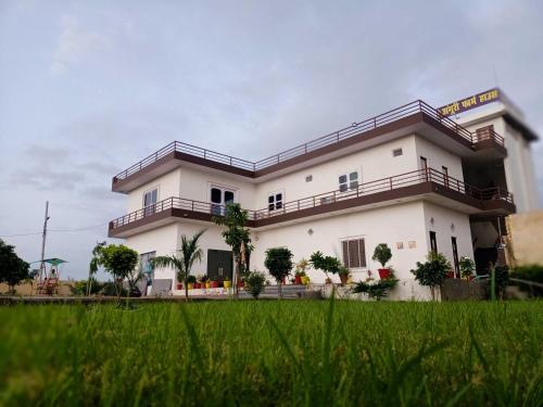 pop angoori farm house