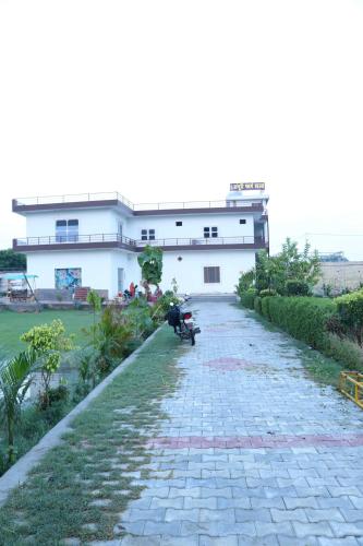 pop angoori farm house