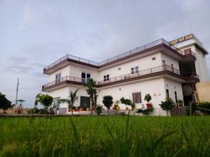 pop angoori farm house