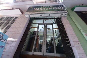 Hotel Madhusudan,Rishikesh>>Dehradun,3 star