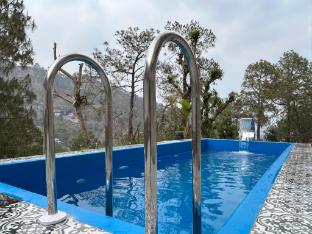 the lalitas majestic pines