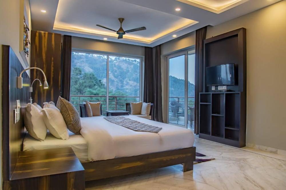 the lalitas majestic pines