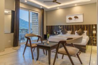 the lalitas majestic pines