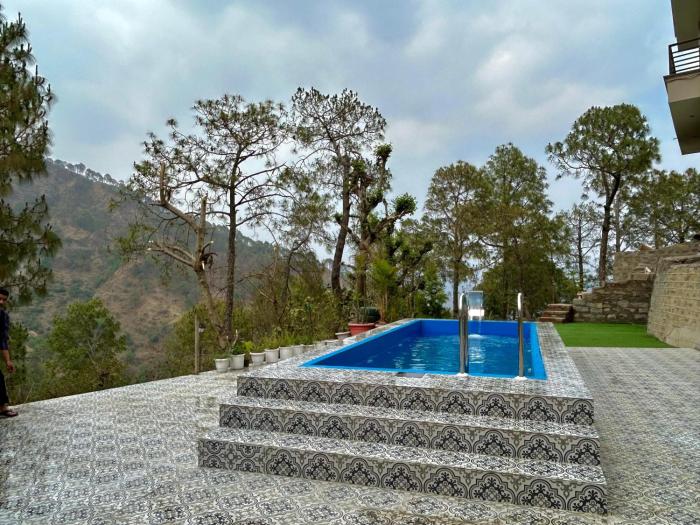 the lalitas majestic pines