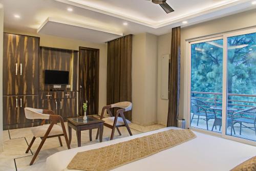 the lalitas majestic pines