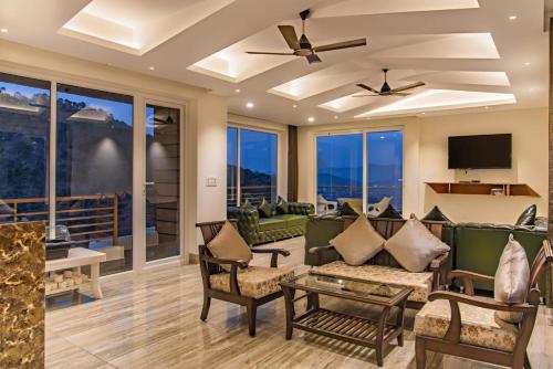 the lalitas majestic pines