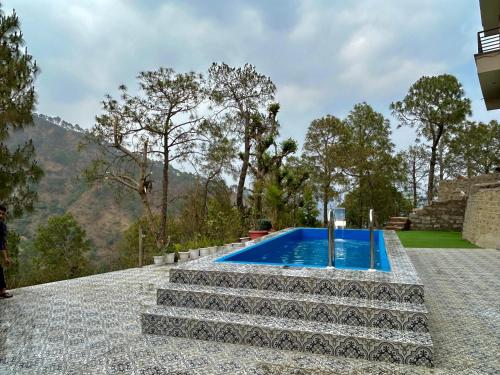 the lalitas majestic pines