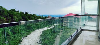manuni inn riverside hotel