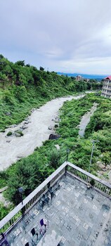 manuni inn riverside hotel