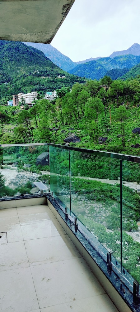 manuni inn riverside hotel