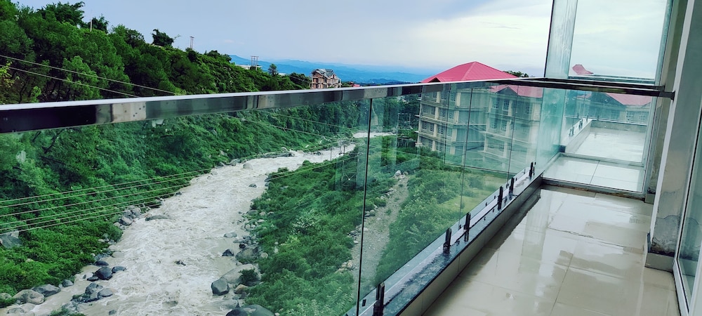 manuni inn riverside hotel