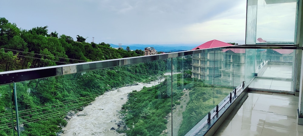 manuni inn riverside hotel