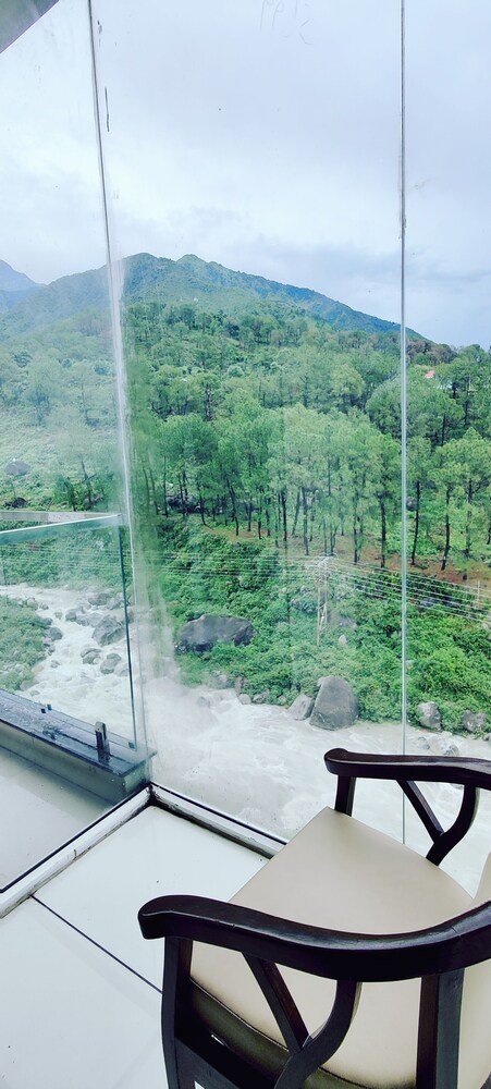 manuni inn riverside hotel