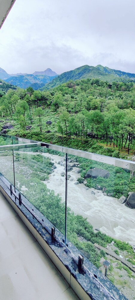 manuni inn riverside hotel