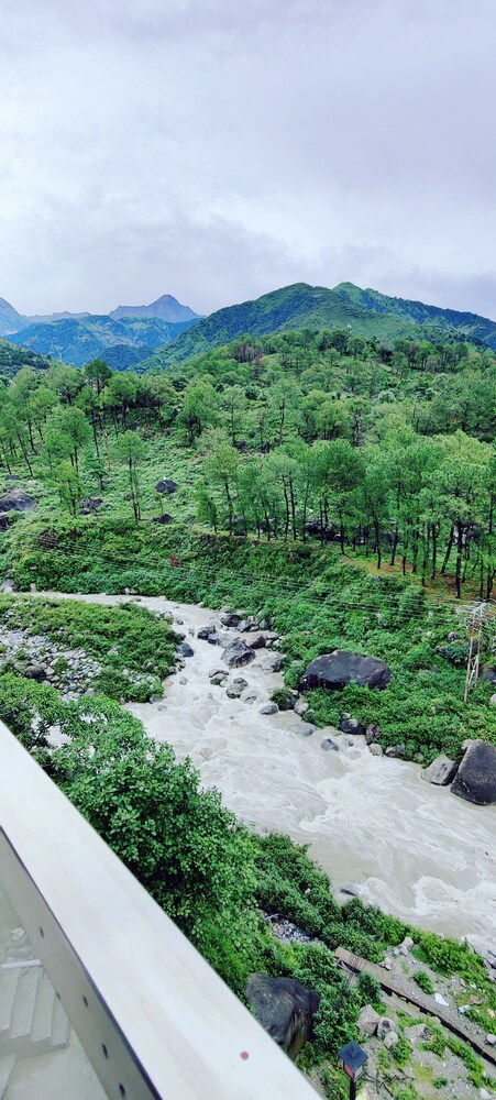 manuni inn riverside hotel