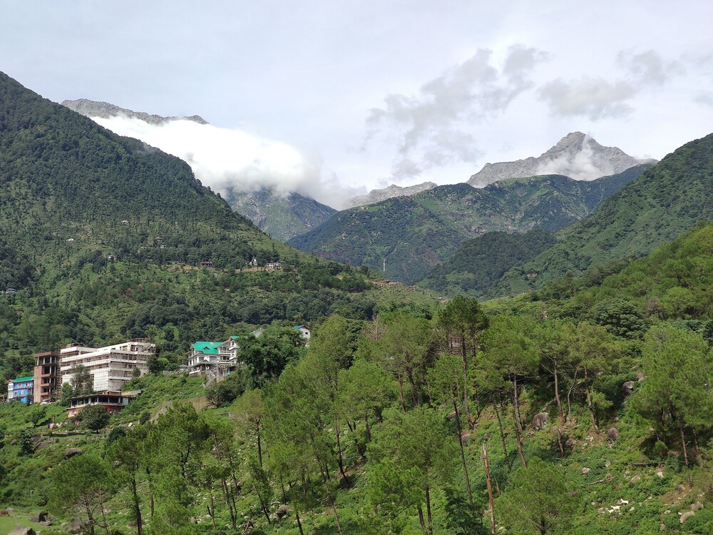 manuni inn riverside hotel