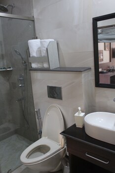 manuni inn riverside hotel