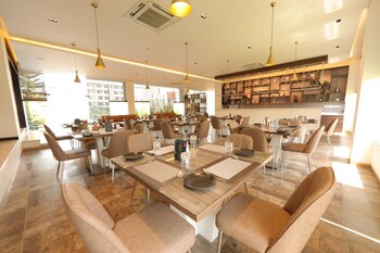 vrr hotels and convention centre