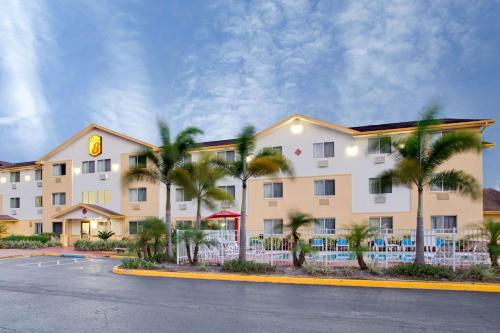 Super 8 By Wyndham Clearwater/St. Petersburg Airport,Clearwater Beach>>Clearwater,2 star