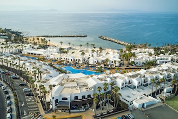 flamingo beach resort