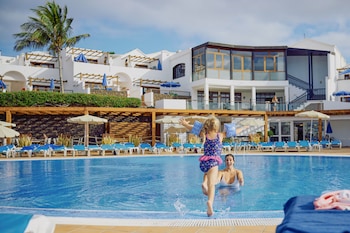 flamingo beach resort