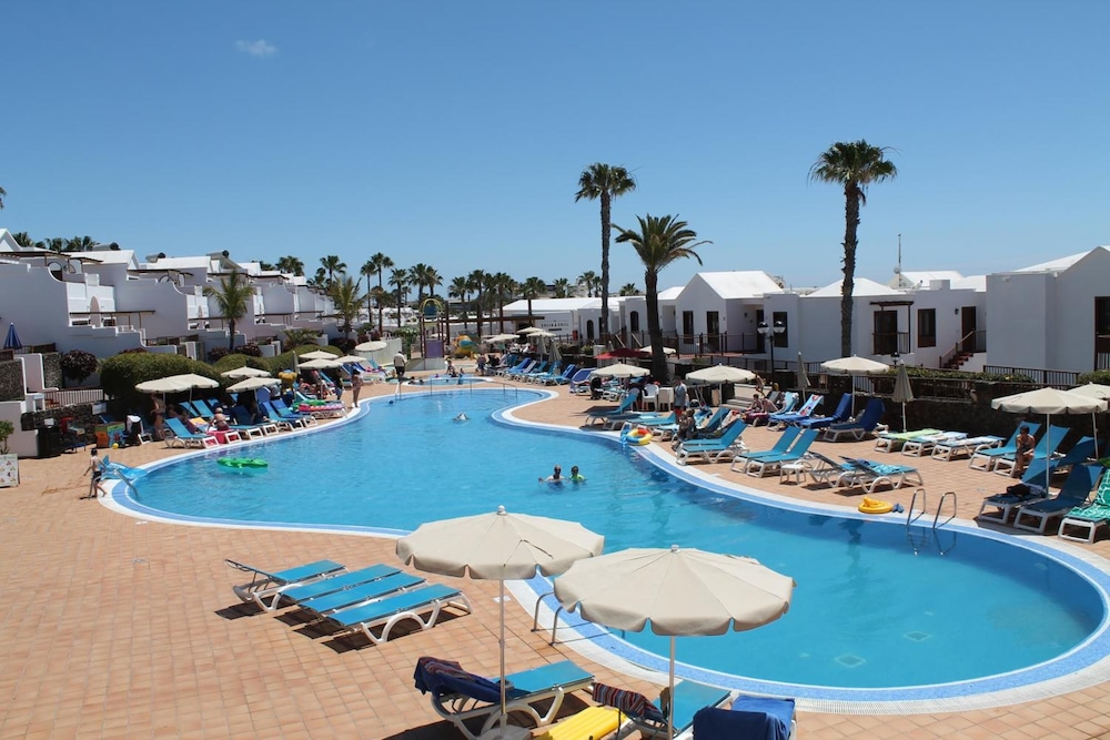 flamingo beach resort