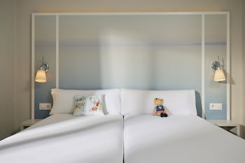 flamingo beach resort