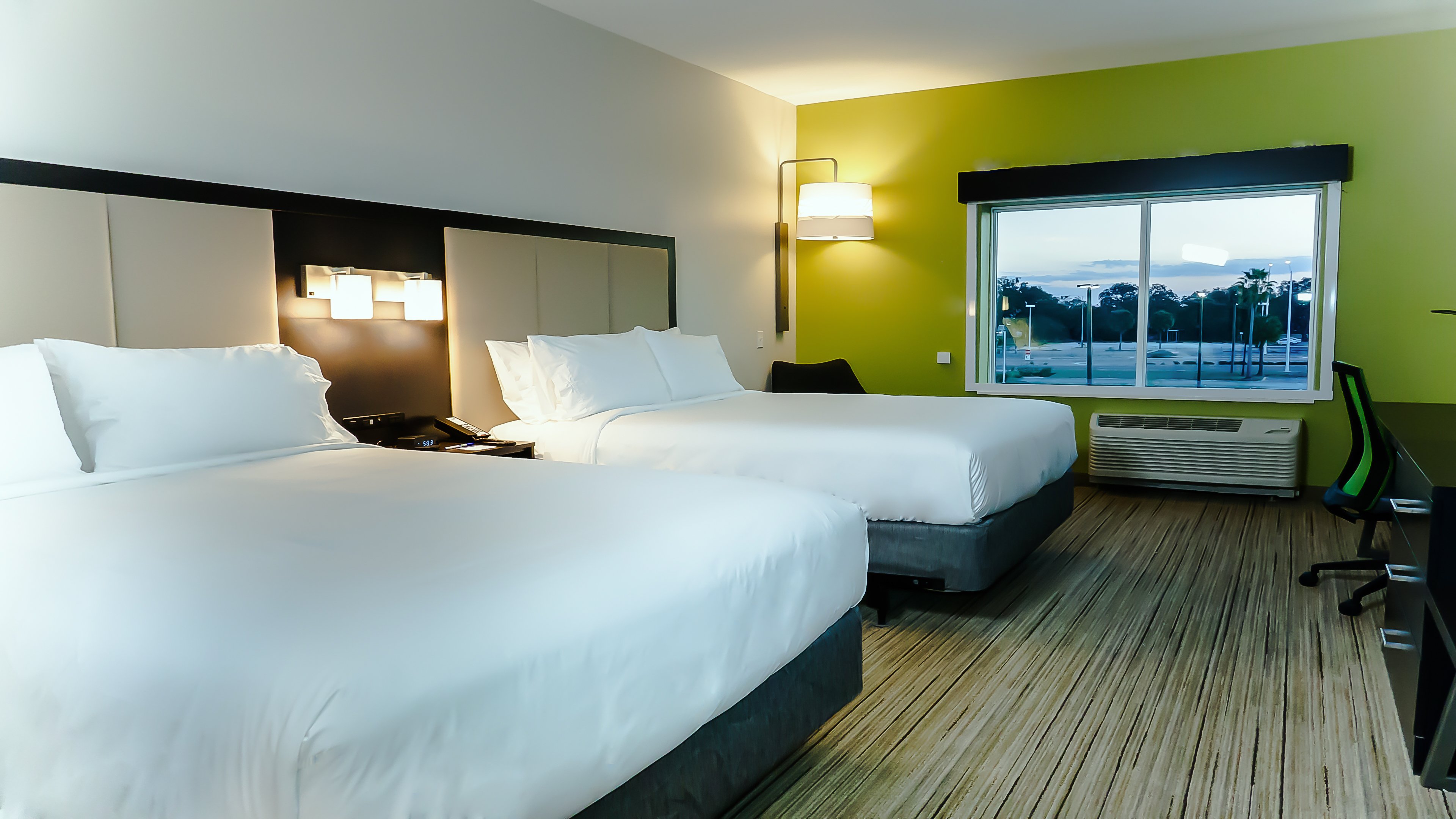 holiday inn express and suites tampa east ybor city