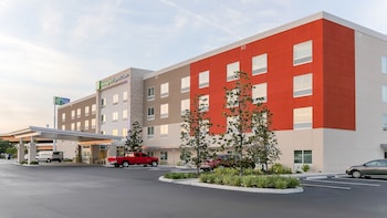 Holiday Inn Express & Suites Tampa East - Ybor City,Tampa>>Orient Park,3 star