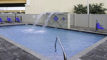 Holiday Inn Express & Suites Tampa East - Ybor City,Tampa>>Orient Park,3 star