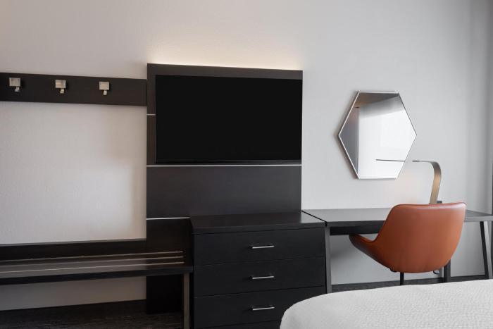 holiday inn express and suites tampa east ybor city