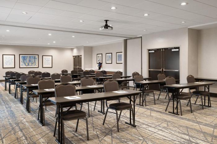 holiday inn express and suites tampa east ybor city