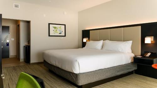 holiday inn express and suites tampa east ybor city