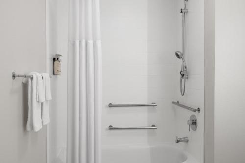 holiday inn express and suites tampa east ybor city