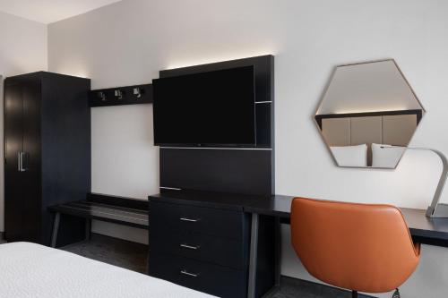 holiday inn express and suites tampa east ybor city